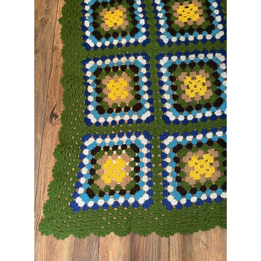 Vtg Granny Square Crochet Afghan Blanket Throw Green Base 5.5‎ ft by 4.6 ft